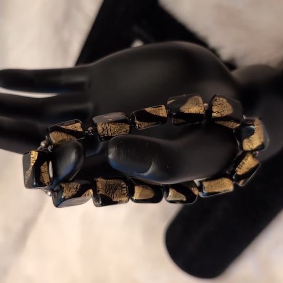 Black and Gold Glass Beaded Stretch Bracelet - Picture 3 of 8